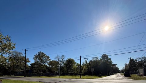 Photo of 110 N Orange St, Sweeny, TX 77480 (MLS # 98466603) Photo of 110 N Orange St, Sweeny, TX 77480 (MLS # 98466603)