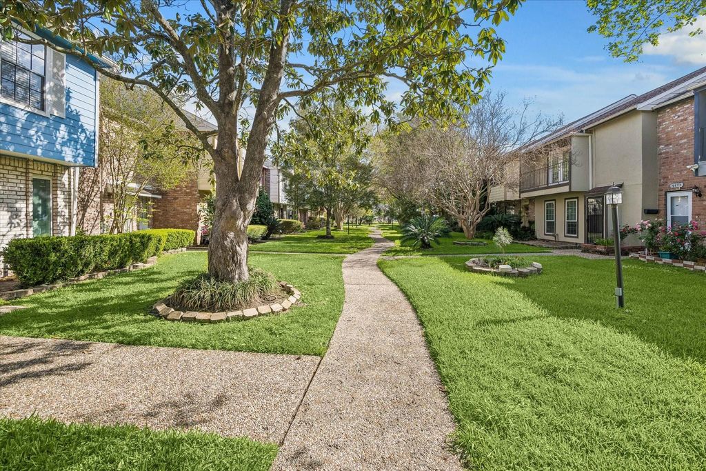 Photo of 9481 Fondren Road, Houston, TX 77074 (MLS # 31448415)