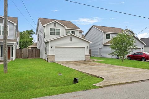 Photo of 7423 Emma Lou St St, Houston, TX 77088 (MLS # 34257287)