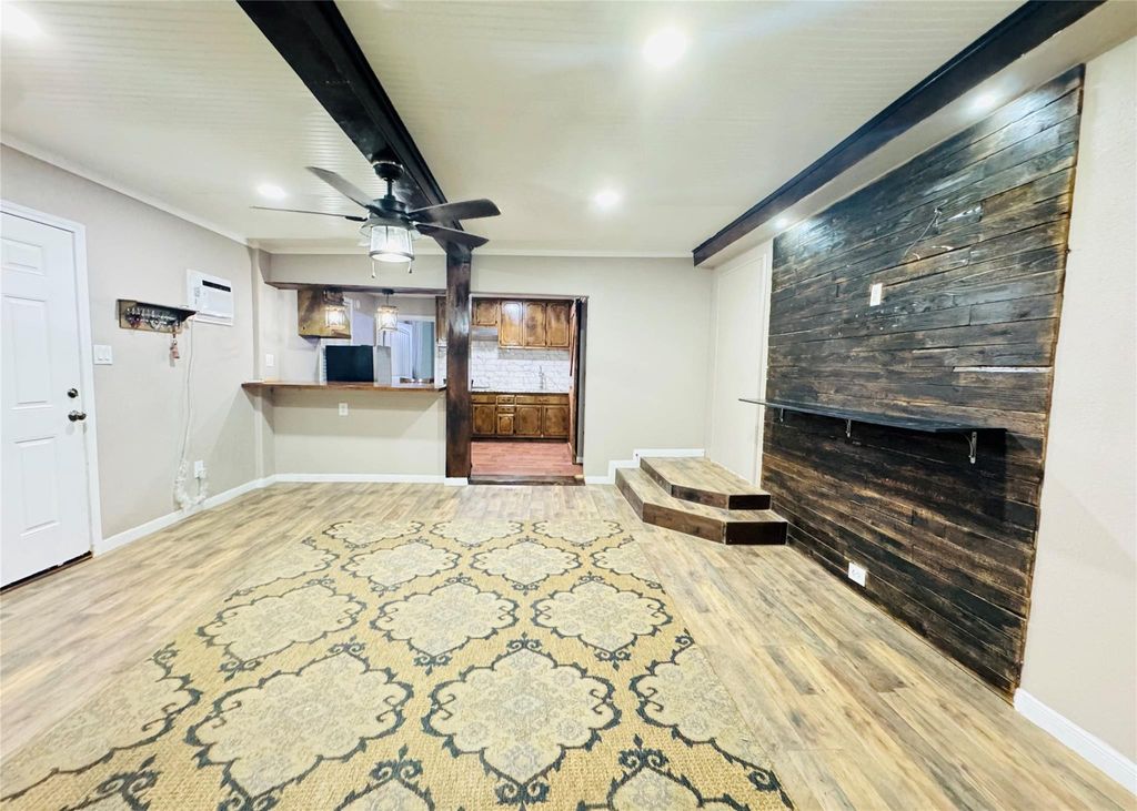 Photo of 403 Clear Lake Road, Highlands, TX 77562 (MLS # 45955597)