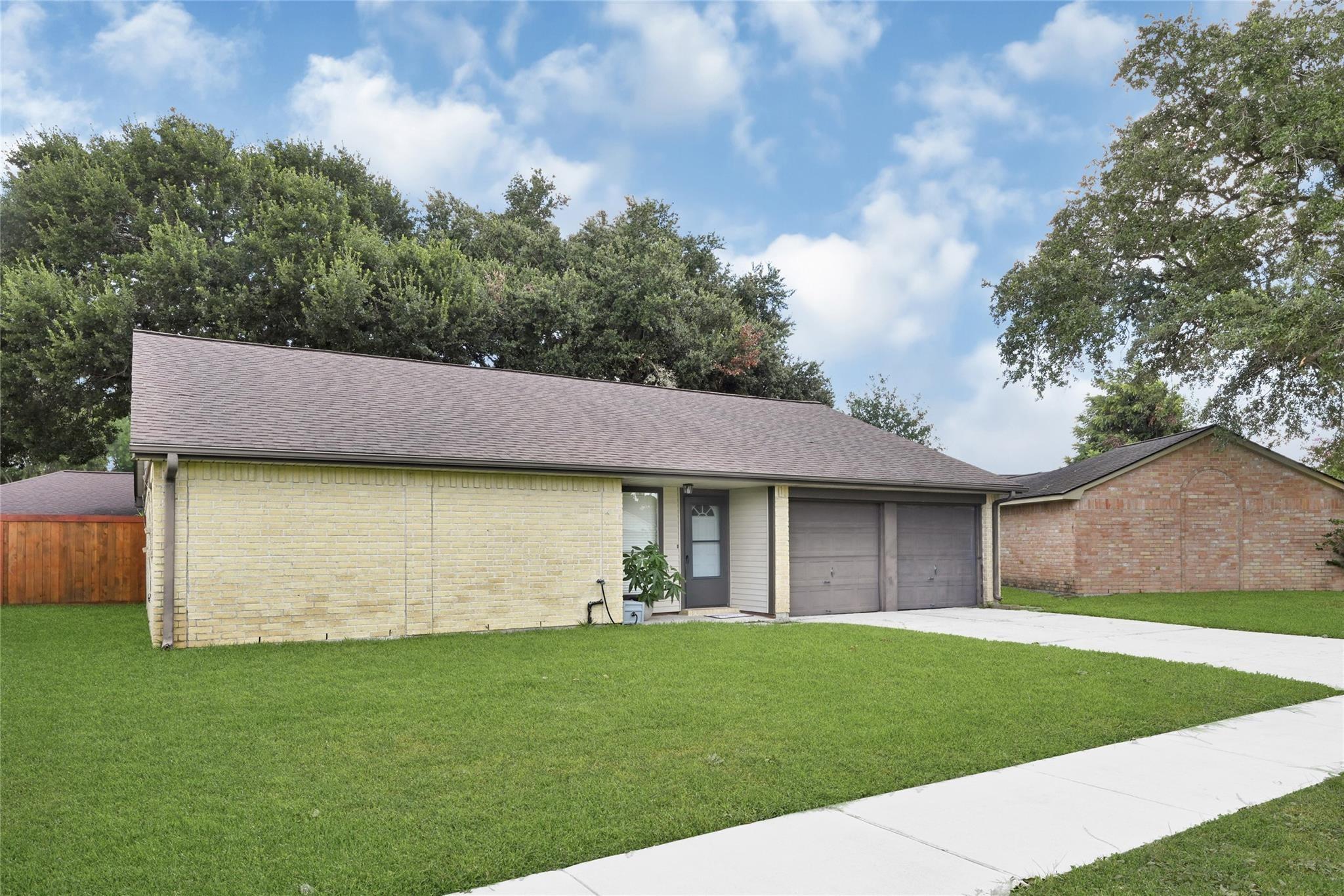 10007 Oakmont Drive
