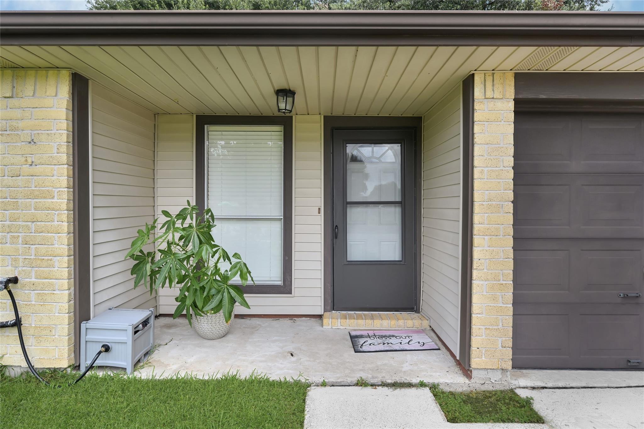 10007 Oakmont Drive