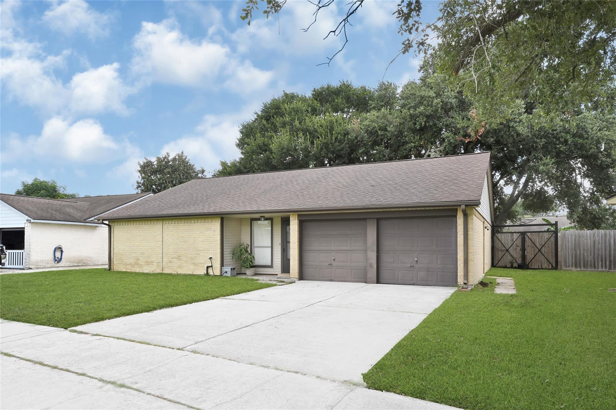 10007 Oakmont Drive