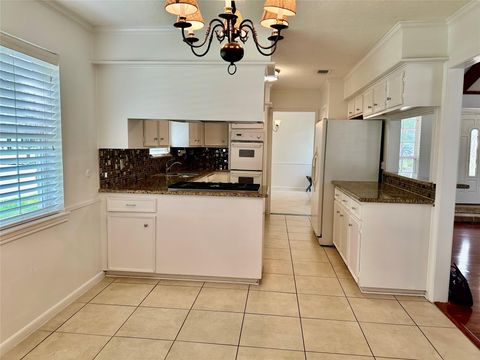 Photo of 10902 Olympia Drive, Houston, TX 77042 (MLS # 16924367)