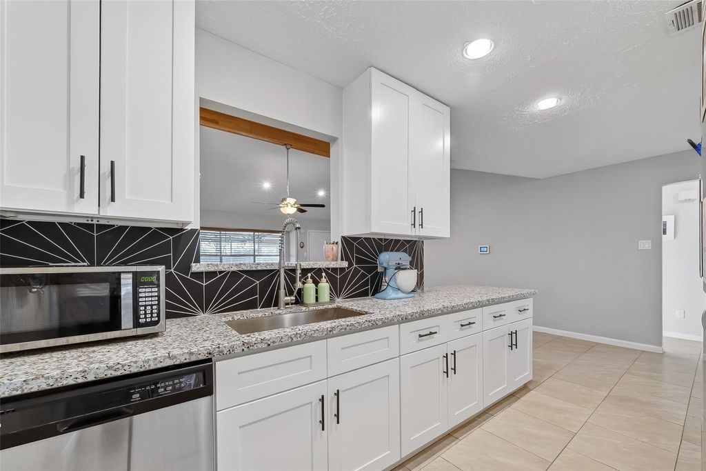 Photo of 17115 Bougainvilla Lane, Friendswood, TX 77546 (MLS # 16795672)