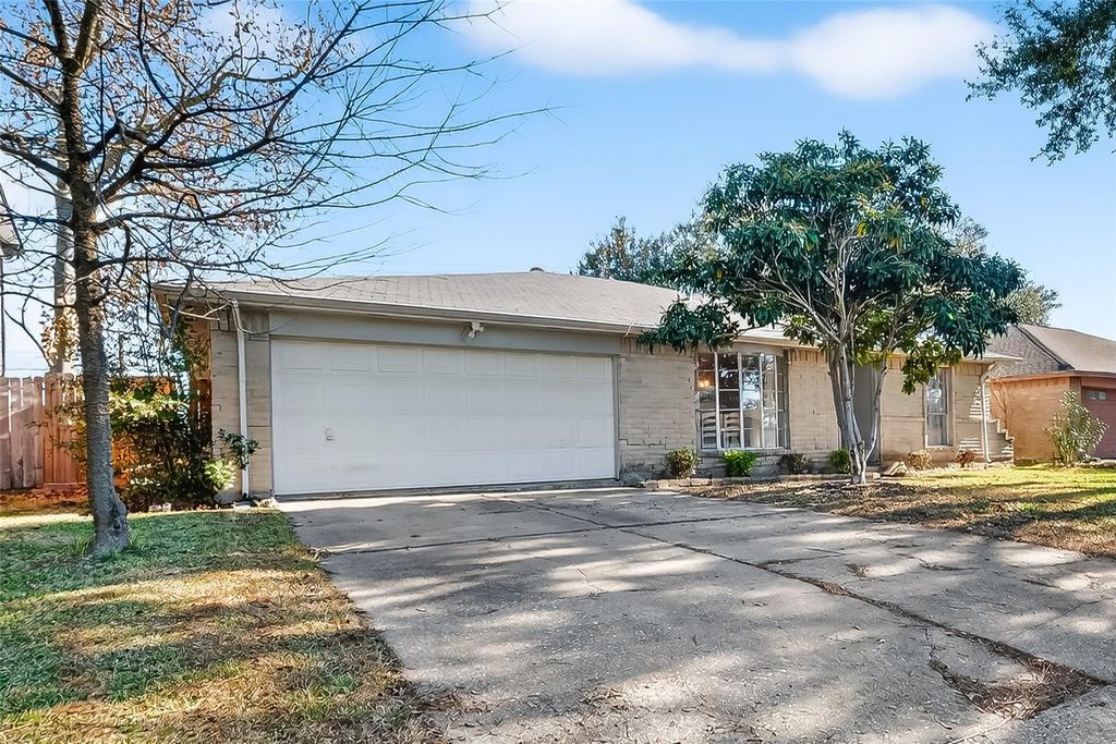 Photo of 17115 Bougainvilla Lane, Friendswood, TX 77546 (MLS # 16795672)