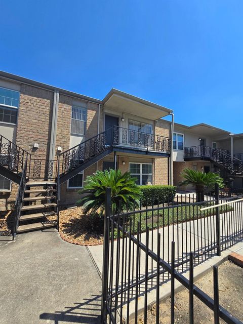 Photo of 5550 N Braeswood Boulevard #43, Houston, TX 77096 (MLS # 64903501)