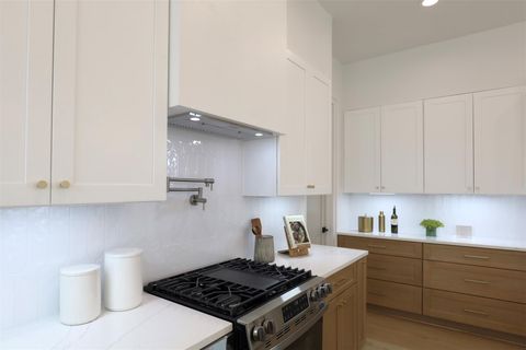 Tiny photo for 140 E 37th, Houston, TX 77018 (MLS # 55755033)