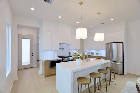 Photo of 140 E 37th, Houston, TX 77018 (MLS # 55755033)