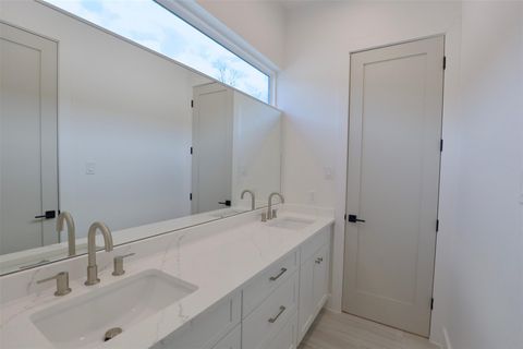 Tiny photo for 140 E 37th, Houston, TX 77018 (MLS # 55755033)