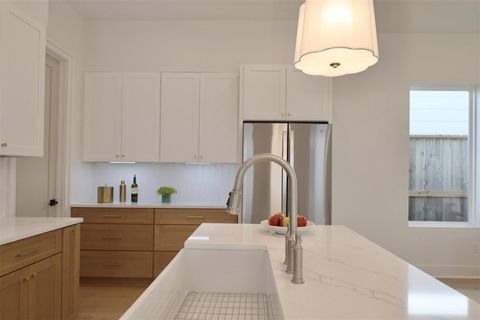 Tiny photo for 140 E 37th, Houston, TX 77018 (MLS # 55755033)