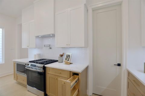 Tiny photo for 140 E 37th, Houston, TX 77018 (MLS # 55755033)