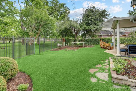 Tiny photo for 18 Dartmoor Court, Sugar Land, TX 77479 (MLS # 84297187)