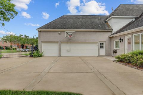 Tiny photo for 18 Dartmoor Court, Sugar Land, TX 77479 (MLS # 84297187)