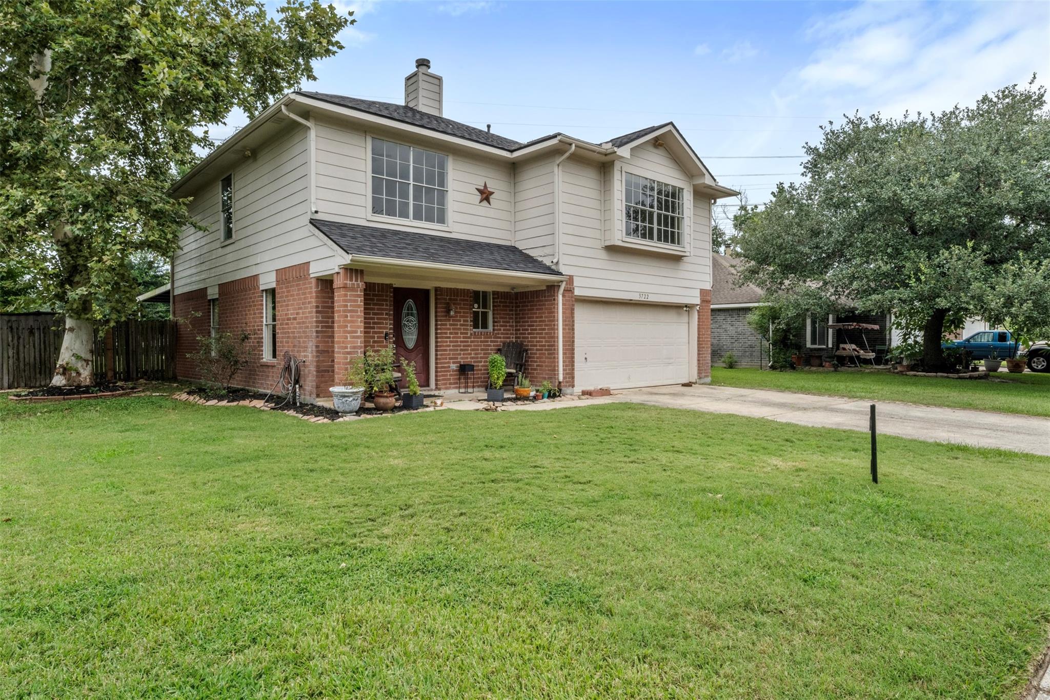 3722 Oaklace Drive
