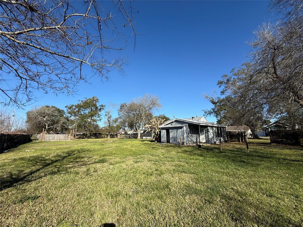 Photo of 312 S 15th Street, Nederland, TX 77627 (MLS # 21396187)