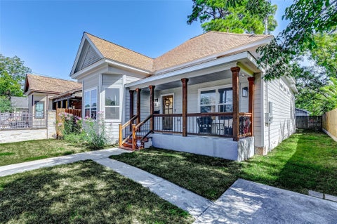 Photo of 2008 Common Street, Houston, TX 77009 (MLS # 59608534)