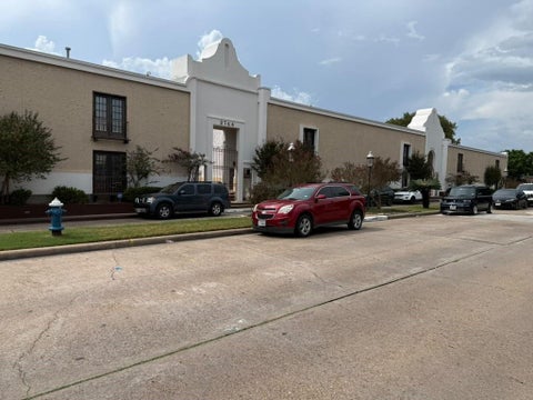 Photo of 2744 Briarhurst Drive #32, Houston, TX 77057 (MLS # 21851396)