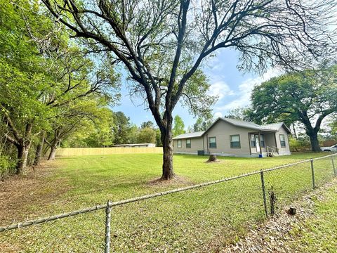 Homes For Sale - 909 W Elder St<br/> Colmesneil, TX 75938