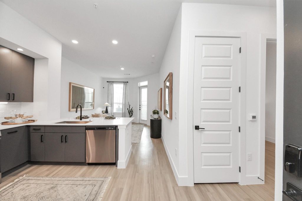 Photo of 15635 Memorial Drive #122, Houston, TX 77079 (MLS # 71985073)