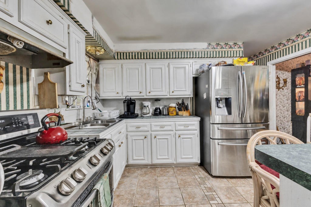 Photo of 6051 Willow Glen Drive, Houston, TX 77033 (MLS # 69745419)