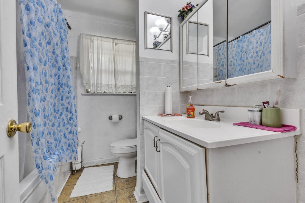 Photo of 6051 Willow Glen Drive, Houston, TX 77033 (MLS # 69745419)