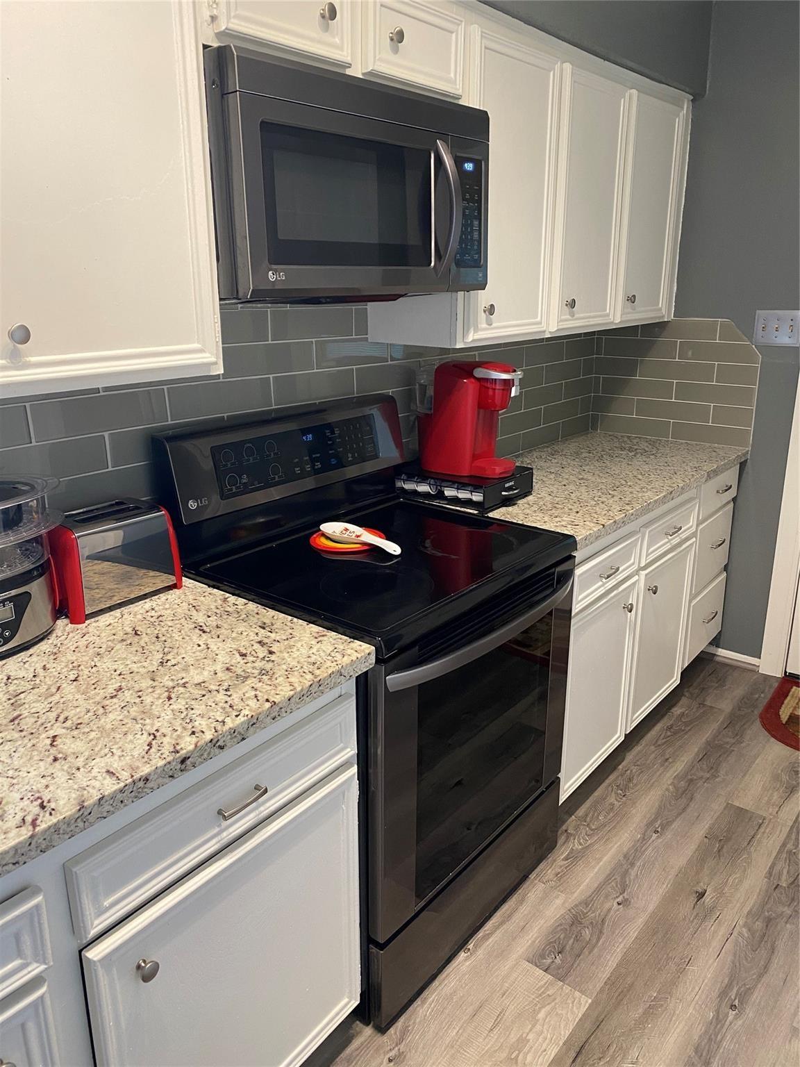 7821 Bateman Lane 7821