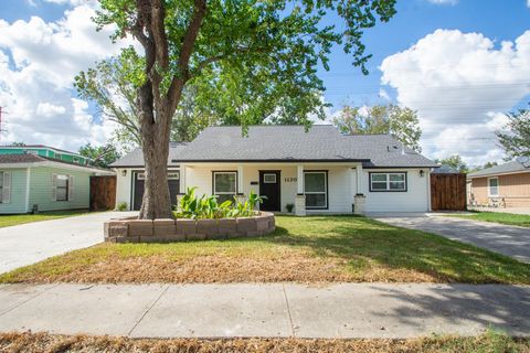 Photo of 1120 Mobile Drive, Pasadena, TX 77506 (MLS # 33944292)