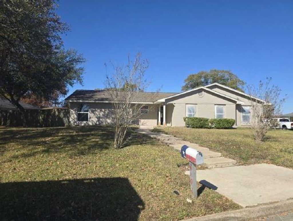 Photo of 706 Scenic Drive, Baytown, TX 77521 (MLS # 34298090)