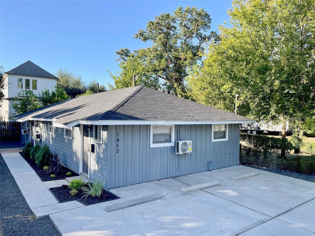 Photo of 1412 E 35th Street #2, Houston, TX 77022 (MLS # 33646598)