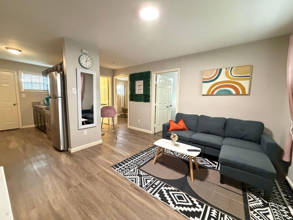 Photo of 1412 E 35th Street #2, Houston, TX 77022 (MLS # 33646598)