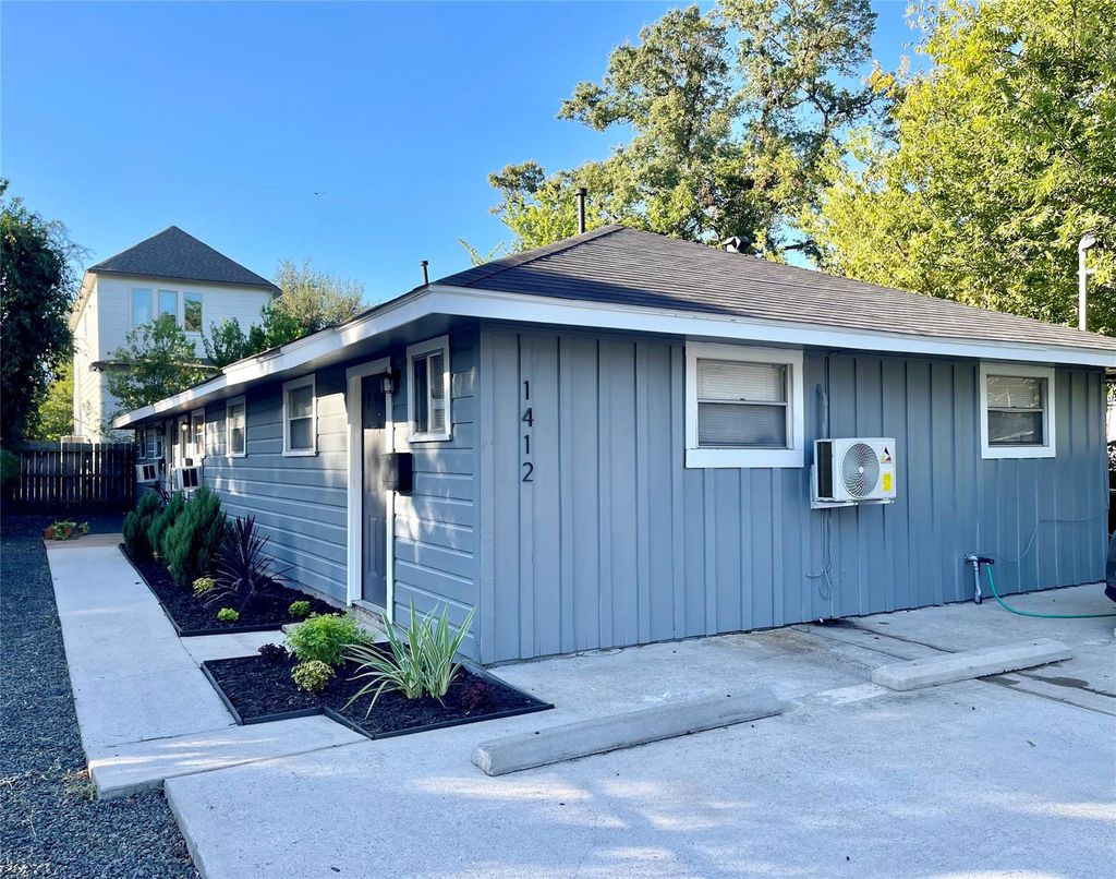 Photo of 1412 E 35th Street #2, Houston, TX 77022 (MLS # 33646598)