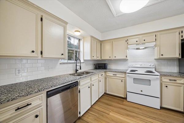 1600 HAZELWOOD ST, CONROE, TX 77301 - Image 43ea03083733ff2ed12e67f3ee1bcece/3312707060