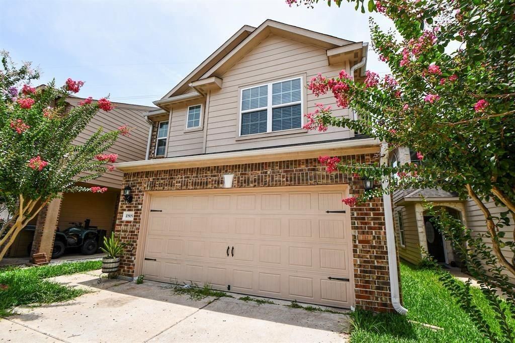 Photo of 10909 Panther Court SW, Houston, TX 77099 (MLS # 34854778)