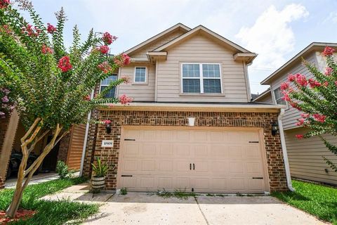 Photo of 10909 Panther Court SW, Houston, TX 77099 (MLS # 34854778)