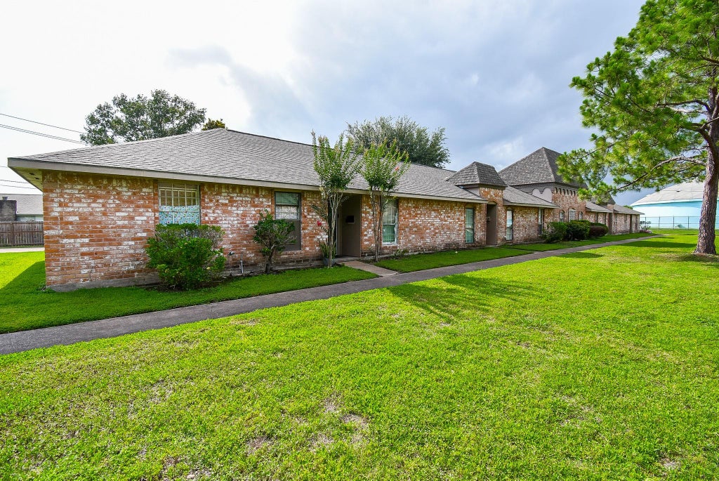 Photo of 12469 Sharpview Drive #2469, Houston, TX 77072 (MLS # 29023298)