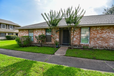 Photo of 12469 Sharpview Drive #2469, Houston, TX 77072 (MLS # 29023298)