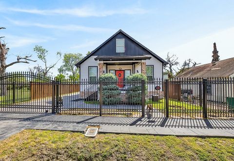 Tiny photo for 7214 Hershe Street, Houston, TX 77020 (MLS # 58180726)