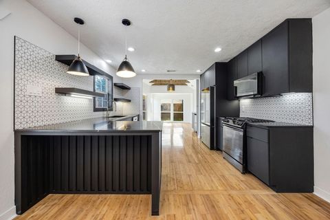 Photo of 1310 Walton Street, Houston, TX 77009 (MLS # 63050857)