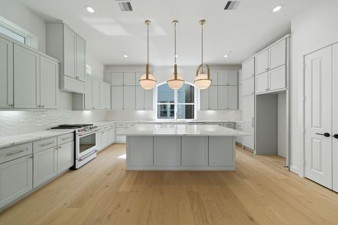 Photo of 905 Blackshire Ln, Houston, TX 77055 (MLS # 56666817) Photo of 905 Blackshire Ln, Houston, TX 77055 (MLS # 56666817)