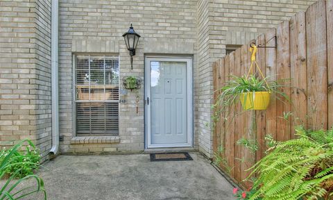 Photo of 17631 Red Oak Drive #7631, Houston, TX 77090 (MLS # 87721451)