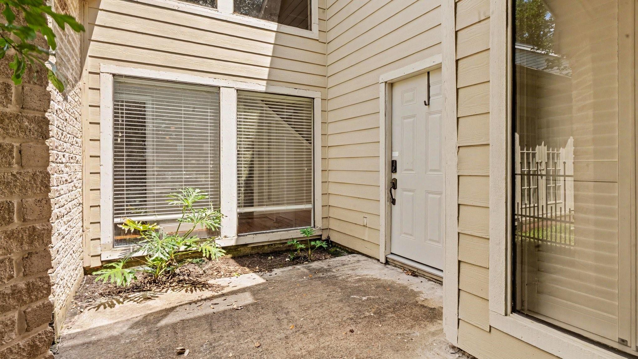 8223 Magnolia Glen Drive