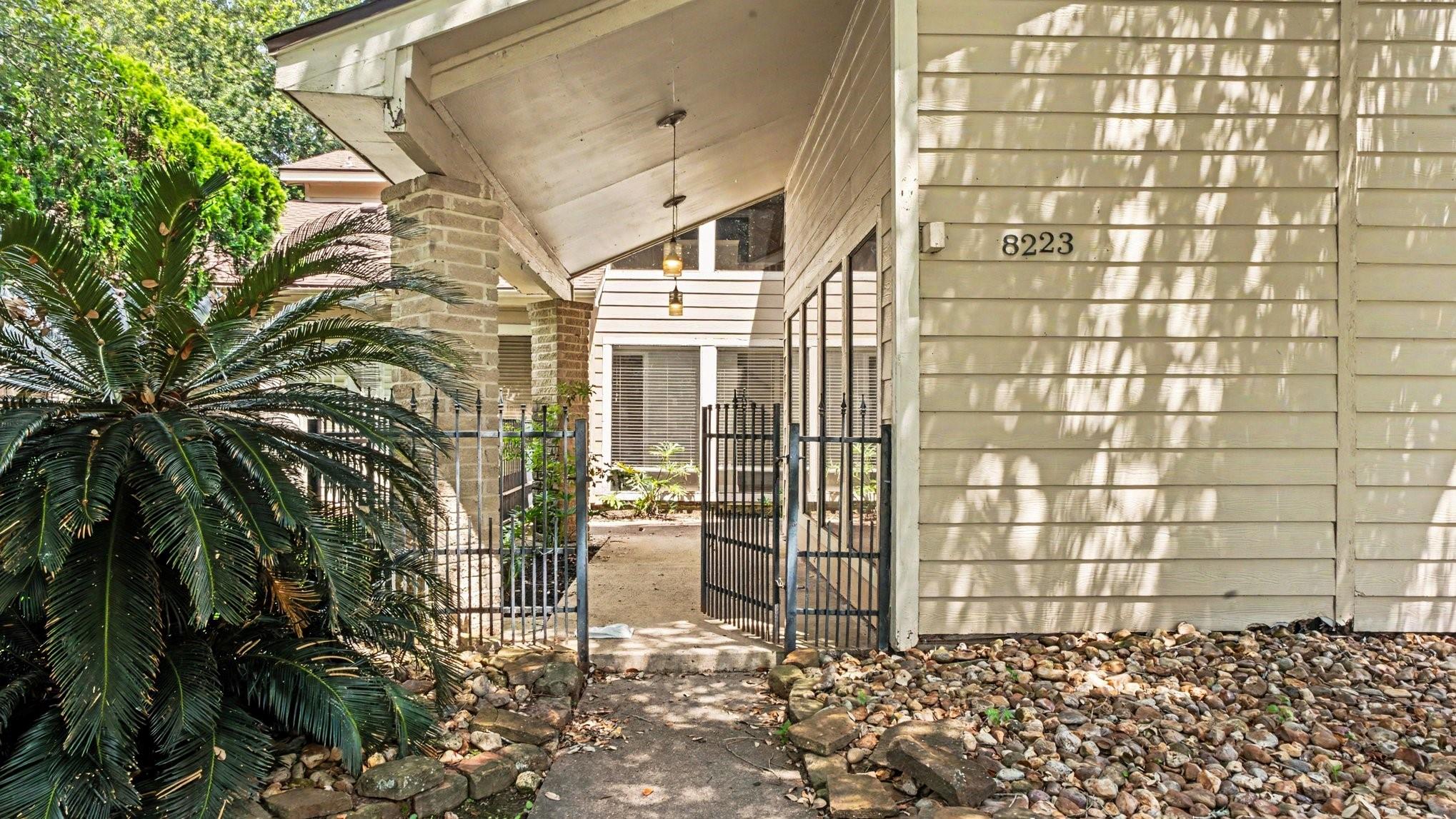8223 Magnolia Glen Drive