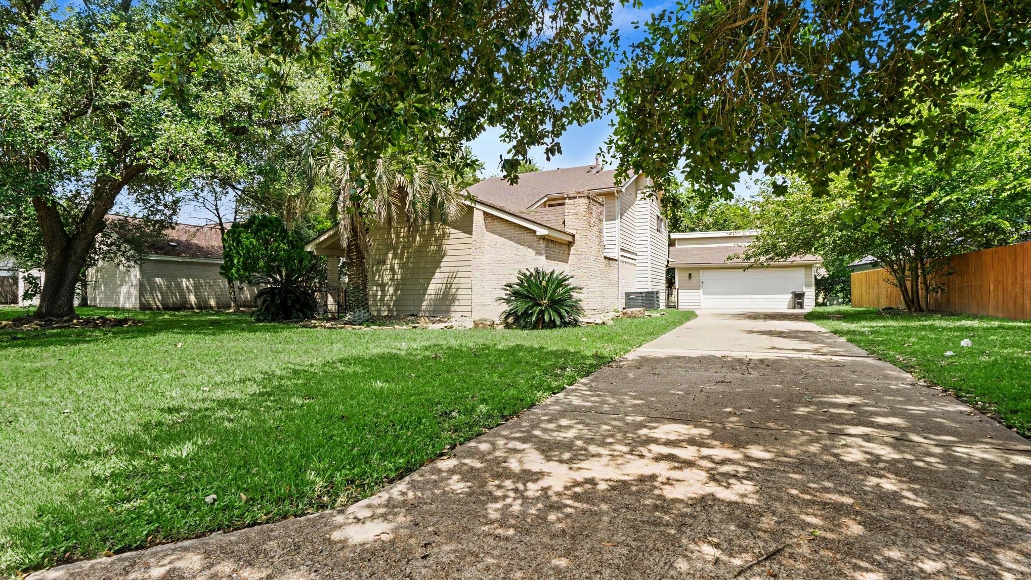 8223 Magnolia Glen Drive