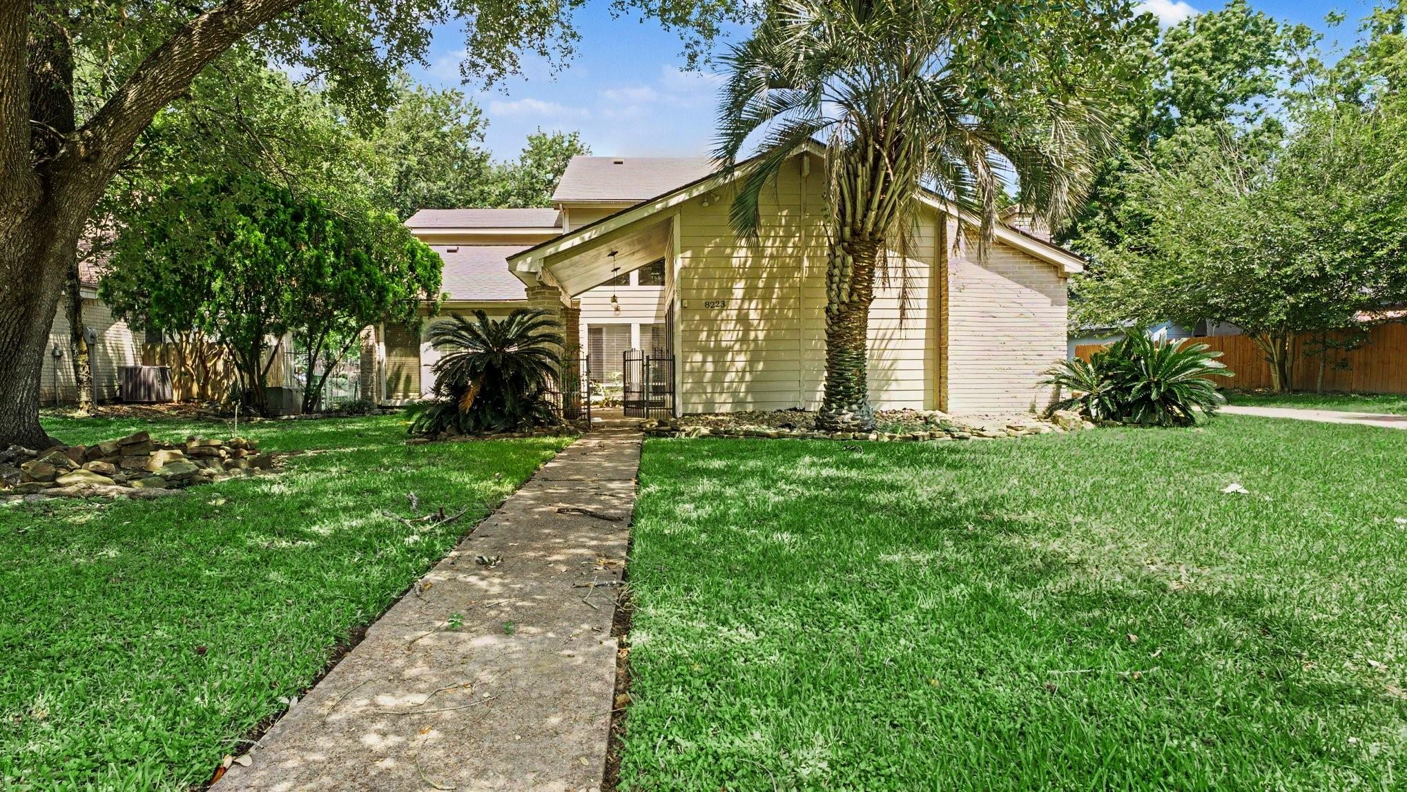 8223 Magnolia Glen Drive