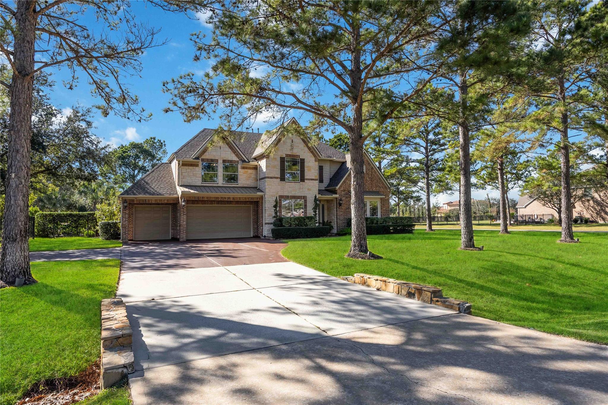 27 Highclere Park Drive