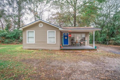 Photo of 208 E Center St St, White Oak, TX 75693 (MLS # 13870419)