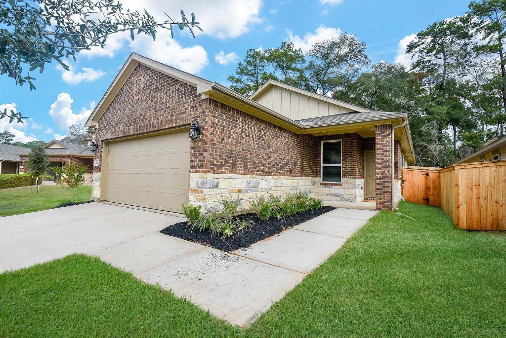 Photo of 2022 W Darlington Oak Court, Conroe, TX 77304 (MLS # 50738440)