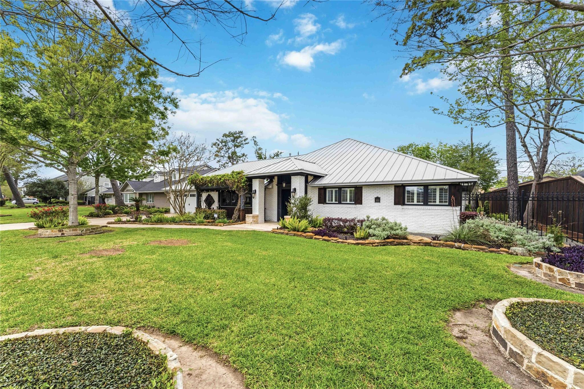 4031 Fernwood Drive