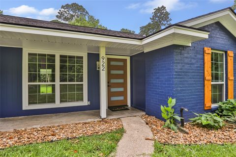 Homes For Sale - 922 Lake Glen Road<br/> Houston, TX 77336